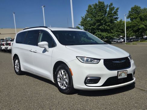 Used 2022 Chrysler Pacifica Touring-L FWD image 13