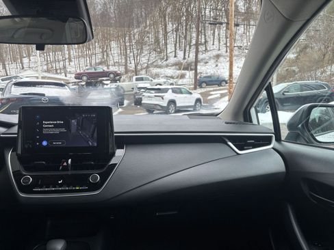 Used 2025 Toyota Corolla LE image 34