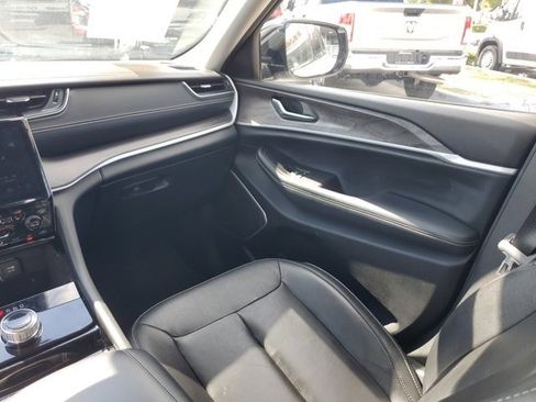 Used 2021 Jeep Grand Cherokee L Limited image 17