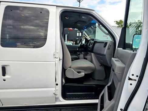 Used 2011 Ford E-350 and Econoline 350 XLT image 25