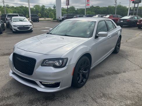 Used 2022 Chrysler 300 Touring L w/ Safetytec Plus Group RWD image 3