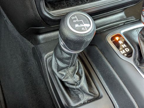 Used 2024 Jeep Wrangler Unlimited Sport AWD/4WD image 27