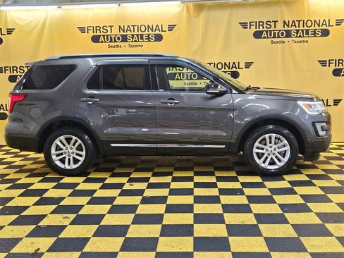 Used 2017 Ford Explorer XLT w/ Equipment Group 202A image 2