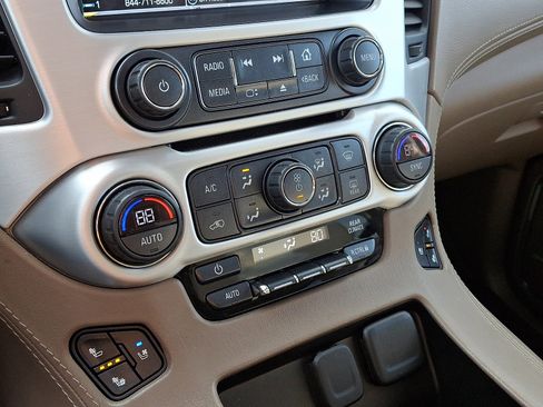 Used 2019 GMC Yukon XL SLT w/ Premium Edition image 17