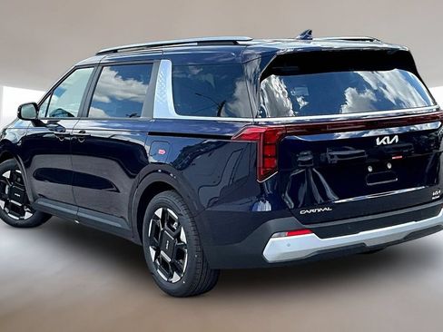 New 2026 Kia Carnival EX FWD image 3