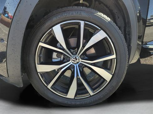 Used 2025 Volkswagen Atlas Cross Sport SEL Premium R-Line image 47