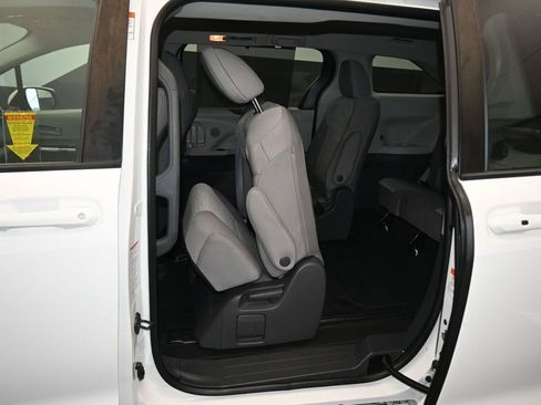 Used 2021 Toyota Sienna LE image 36