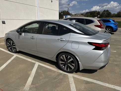 Used 2020 Nissan Versa SR w/ Convenience Package image 8