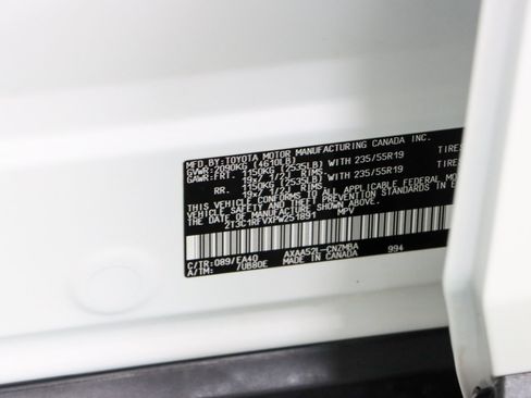 Used 2023 Toyota RAV4 XLE Premium FWD image 33
