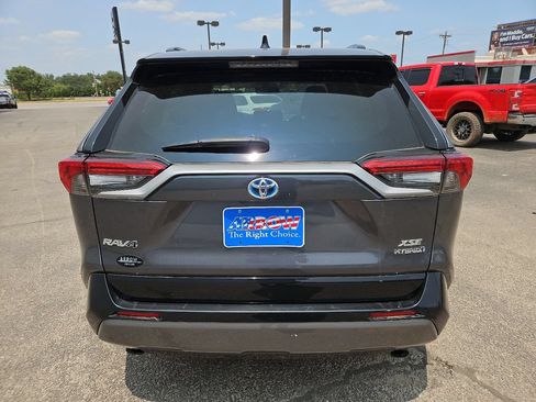 Used 2021 Toyota RAV4 XSE AWD/4WD image 9