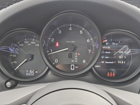 Used 2025 Porsche Macan image 16