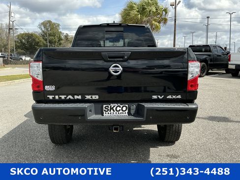 Used 2022 Nissan Titan SV image 4