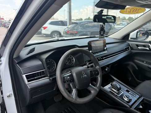 Used 2022 Mitsubishi Outlander ES FWD image 8