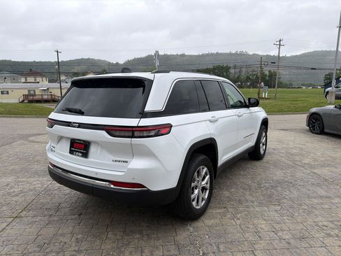 Used 2022 Jeep Grand Cherokee Limited w/ Trailer Tow Prep Group (B) AWD/4WD image 8