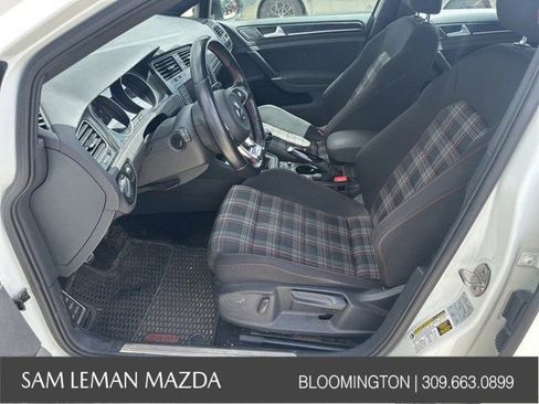 Used 2017 Volkswagen Golf 4-Door FWD image 3