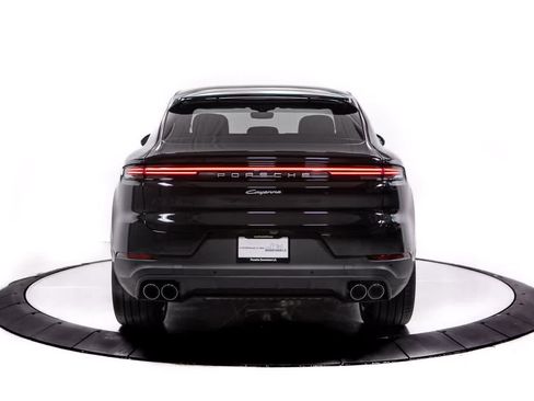 Certified 2026 Porsche Cayenne Coupe AWD/4WD image 6