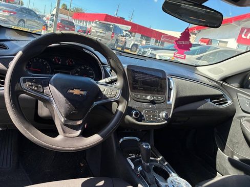 Used 2019 Chevrolet Malibu LT FWD image 5