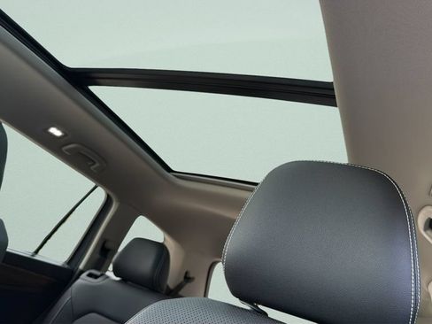 New 2026 Volkswagen Atlas SE FWD image 17