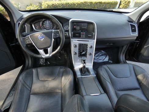 Used 2017 Volvo XC60 T5 Dynamic w/ Preferred Option Package image 21