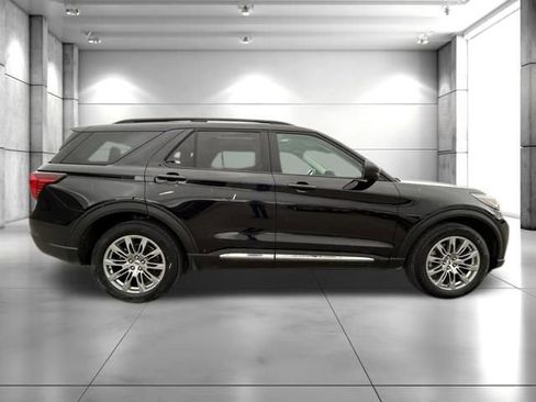 Used 2025 Ford Explorer Active w/ Active Comfort Package AWD/4WD image 8