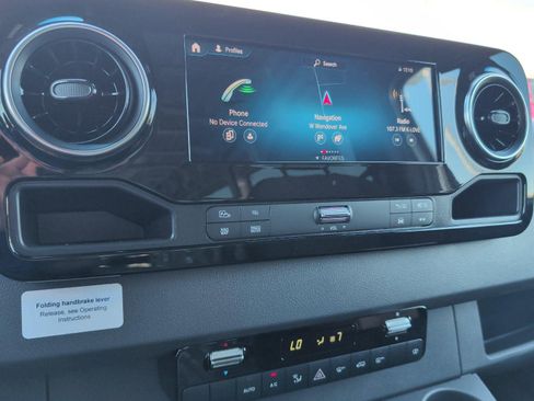 Used 2022 Mercedes-Benz Sprinter 3500 image 23