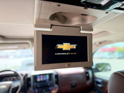 Used 2017 Chevrolet Silverado 1500 High Country AWD/4WD image 3