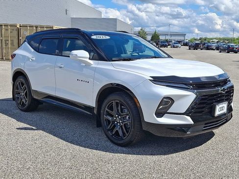 Used 2025 Chevrolet Blazer RS w/ Enhanced Convenience Package FWD image 3