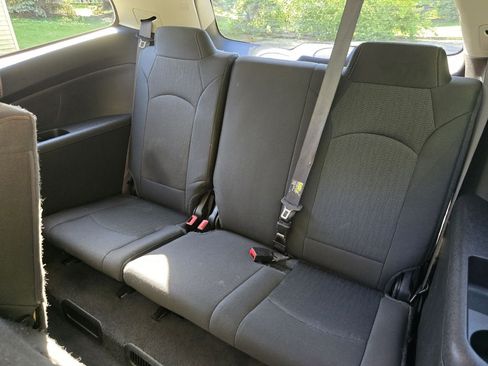 Used 2015 Chevrolet Traverse LT image 12