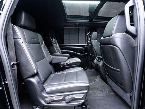 Used 2025 Cadillac Escalade ESV Premium Luxury RWD image 39