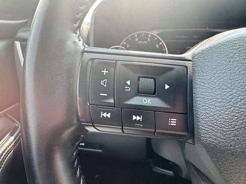 Used 2025 Nissan Rogue SV AWD/4WD image 14