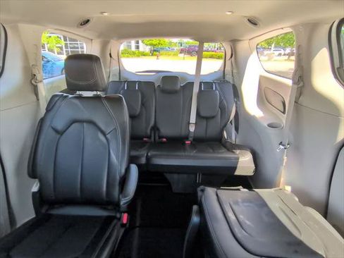 Certified 2024 Chrysler Pacifica Touring-L FWD image 22