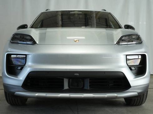 Certified 2025 Porsche Macan 4 Electric AWD/4WD image 11
