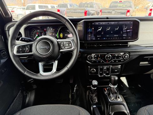 Used 2025 Jeep Wrangler Unlimited Sahara w/ Safety Group image 35