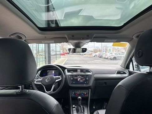 Used 2022 Volkswagen Tiguan SE AWD/4WD image 12