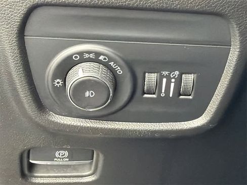 Used 2023 Jeep Grand Cherokee Summit w/ Luxury Tech Group V image 34