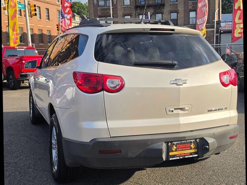 Used 2011 Chevrolet Traverse LT w/ Personal Connectivity Package FWD image 11