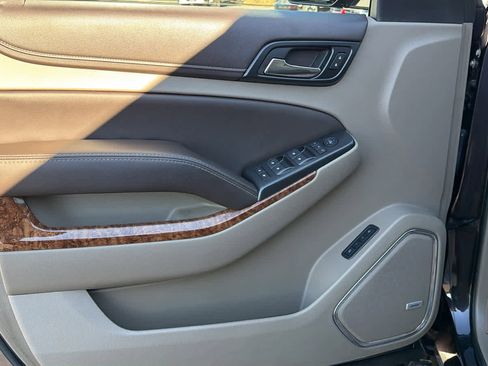 Used 2016 Chevrolet Suburban LTZ image 23