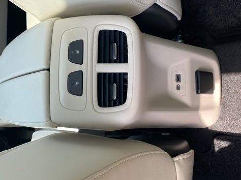 Used 2023 Buick Envision Avenir image 13