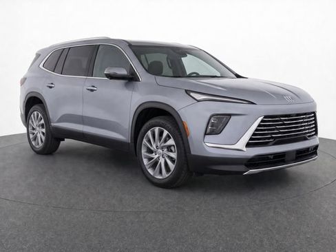 Used 2025 Buick Enclave Preferred FWD image 3