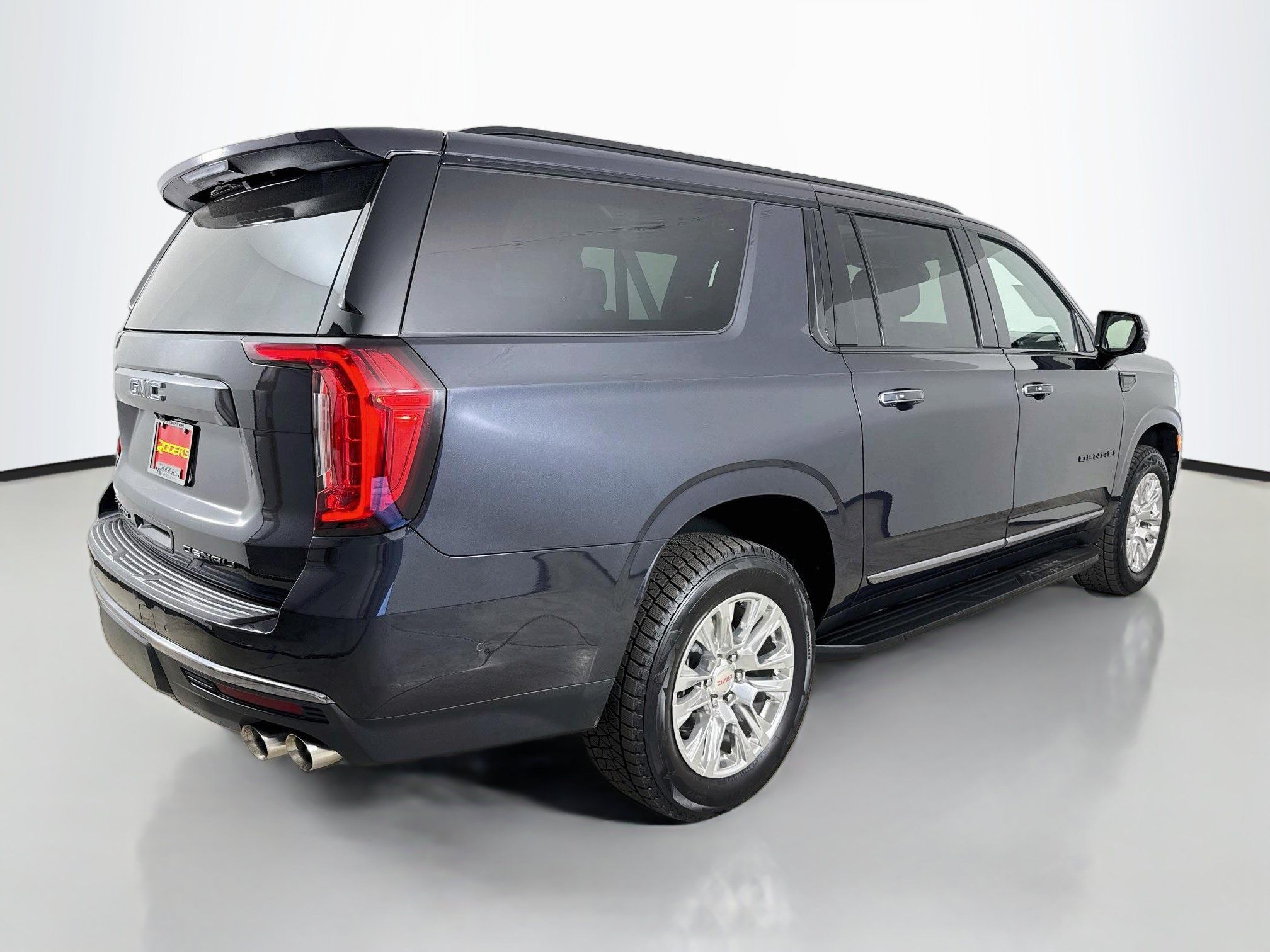Used 2024 GMC Yukon XL Denali w/ Advanced Technology Package AWD/4WD image 8