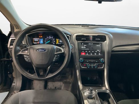 Used 2018 Ford Fusion SE w/ Fusion SE Technology Package image 10