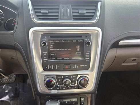Used 2015 GMC Acadia SLT image 13