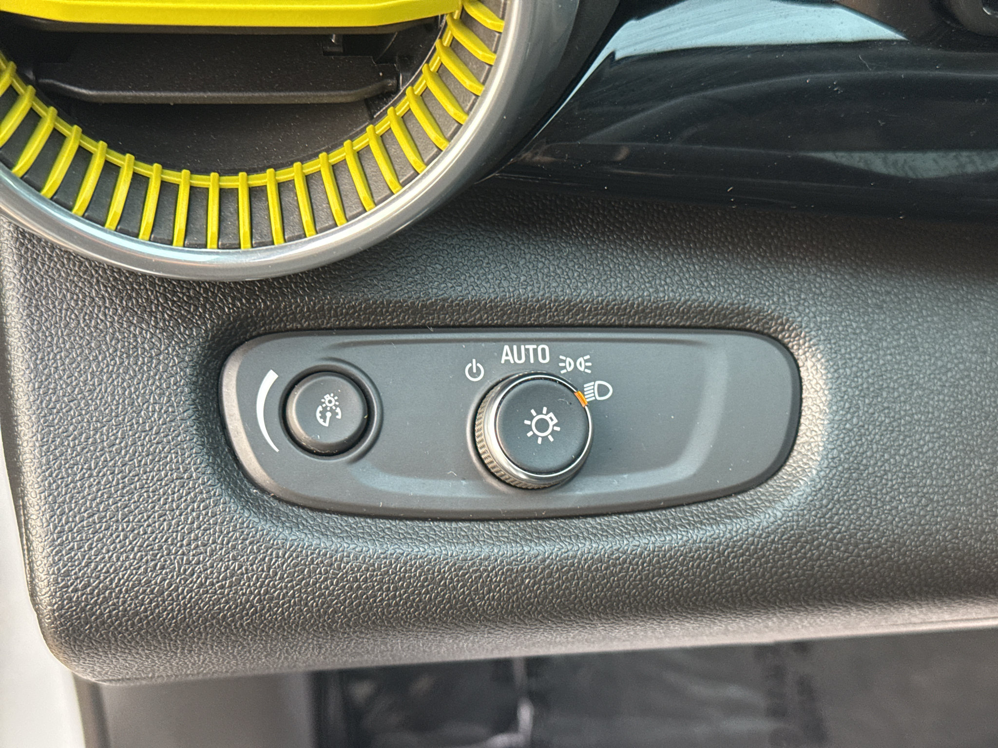 Used 2024 Chevrolet Trax ACTIV w/ Sunroof Package FWD image 13