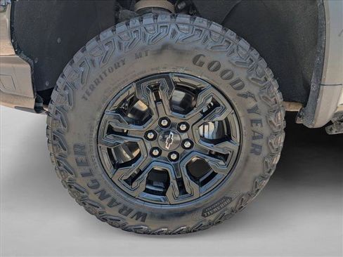 Used 2023 Chevrolet Silverado 1500 ZR2 w/ Technology Package AWD/4WD image 24