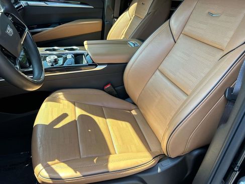 Used 2025 Cadillac Escalade ESV Premium Luxury w/ Touring Package AWD/4WD image 31