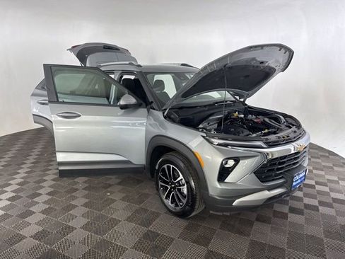 Used 2025 Chevrolet TrailBlazer LT AWD/4WD image 15