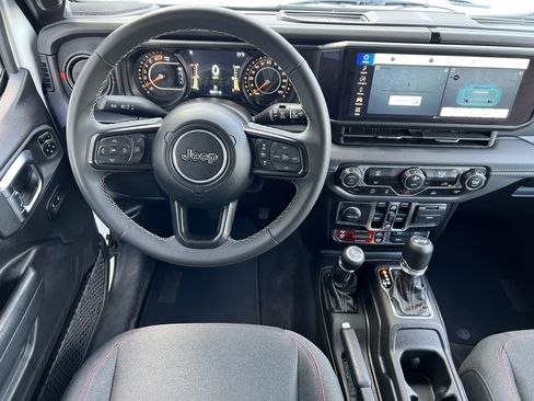 Used 2025 Jeep Wrangler Unlimited Rubicon AWD/4WD image 32