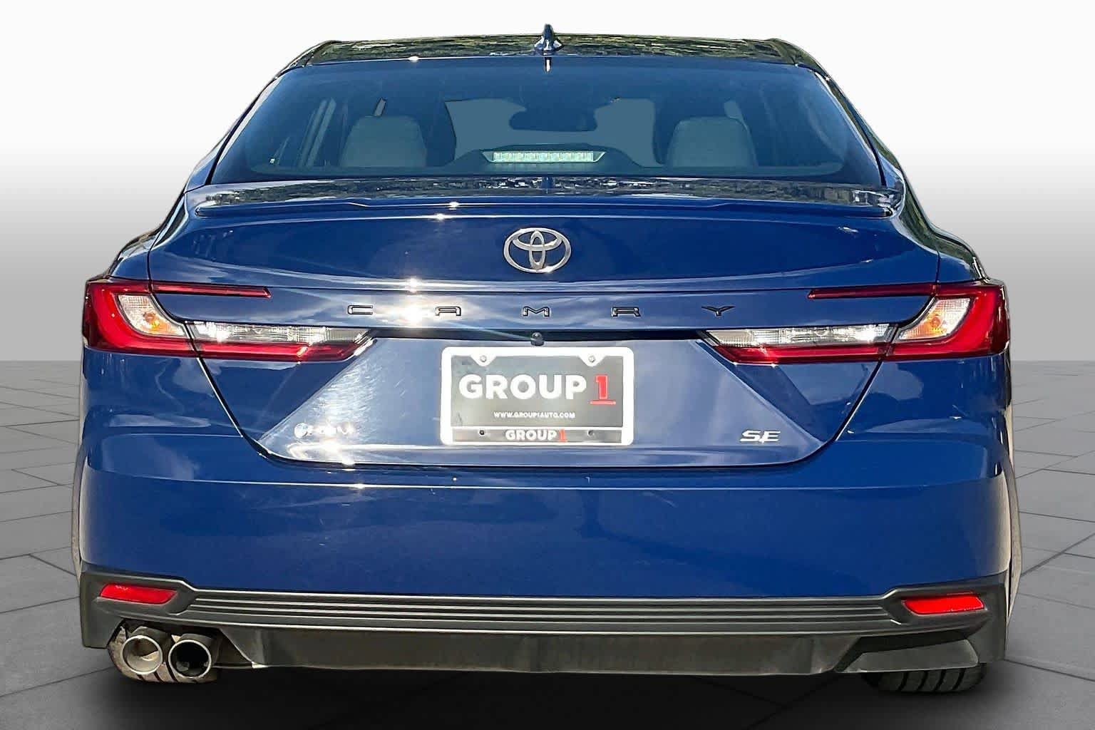 Used 2025 Toyota Camry SE FWD image 5