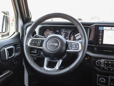 Used 2024 Jeep Wrangler Unlimited Sahara AWD/4WD image 15