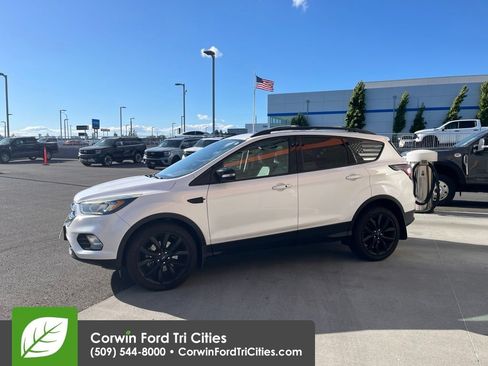 Used 2017 Ford Escape Titanium AWD/4WD image 4